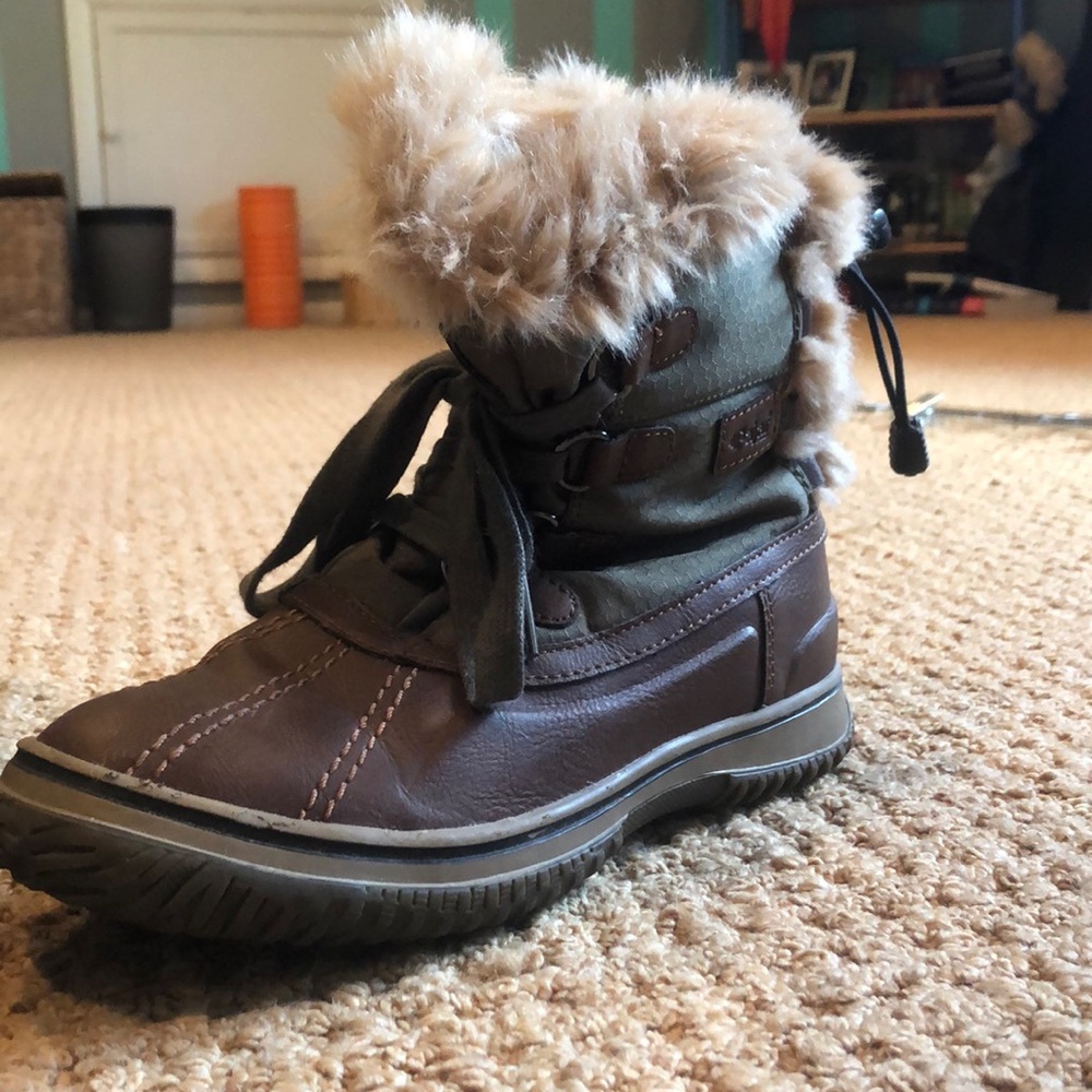 Cute olive & brown snow boots